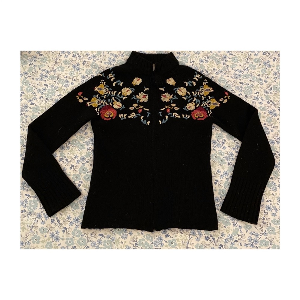 Sleeping on Snow embroidered black cardigan